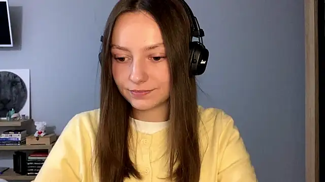 Snapshot of SoulHiperAgne_ chatting on October 25, 2025, 2:13 pm SoulHiperAgne online show from October 25, 2025, 2:13 pm