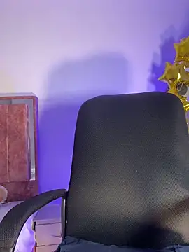 Snapshot of Charlottediolet chatting on October 13, 2025, 11:43 am Charlottediolet online show from October 13, 2025, 11:43 am