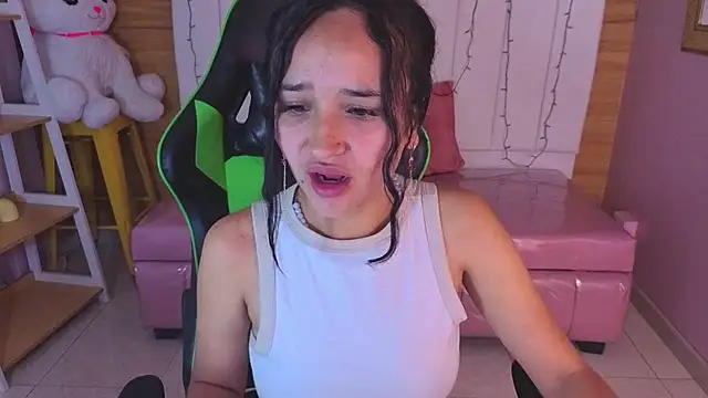 Snapshot of bella_vibess_s chatting on February 23, 2026, 12:35 pm bella vibess s online show from February 23, 2026, 12:35 pm