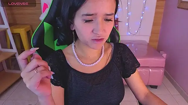 Snapshot of bella_vibess_s chatting on February 24, 2026, 12:36 pm bella vibess s online show from February 24, 2026, 12:36 pm