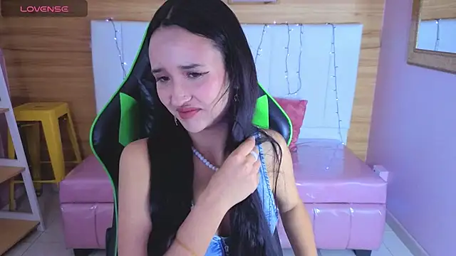 Snapshot of bella_vibess_s chatting on February 25, 2026, 12:37 pm bella vibess s online show from February 25, 2026, 12:37 pm