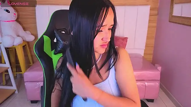 Snapshot of bella_vibess_s chatting on February 26, 2026, 1:43 pm bella vibess s online show from February 26, 2026, 1:43 pm