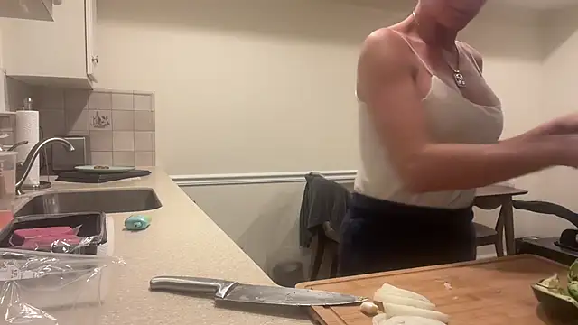 Snapshot of NurseStephania chatting on October 7, 2025, 11:46 pm NurseStephania online show from October 7, 2025, 11:46 pm