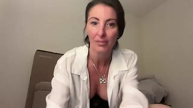 Snapshot of NurseStephania chatting on October 19, 2025, 3:29 am NurseStephania online show from October 19, 2025, 3:29 am