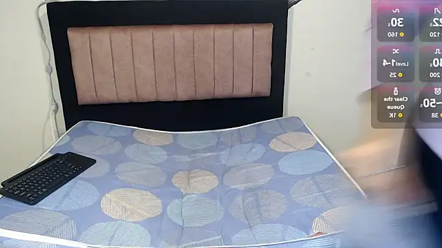 Valeryxs online show from December 15, 2025, 8:13 pm