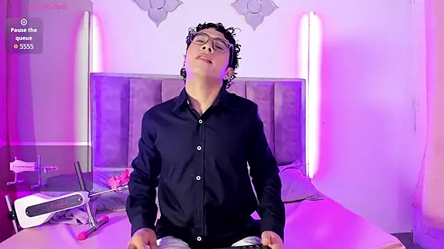 0anonimo bottom1 online show from October 2, 2025, 12:45 pm