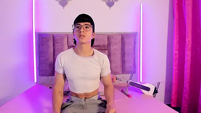 0anonimo bottom1 online show from October 3, 2025, 12:57 pm