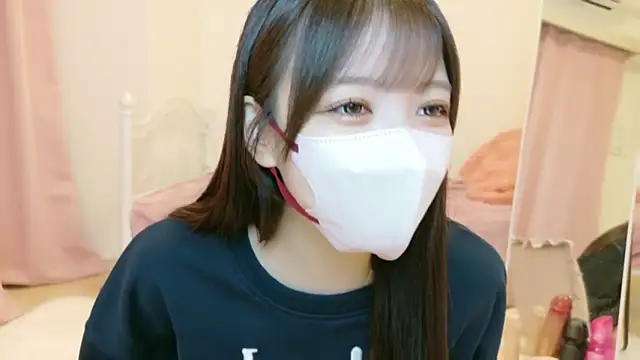 roachan  online show from March 8, 2026, 1:48 pm