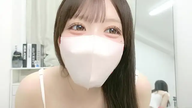 roachan  online show from July 17, 2026, 1:40 pm