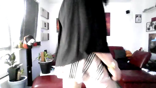 hellgirl1980 online show from September 9, 2025, 4:39 pm