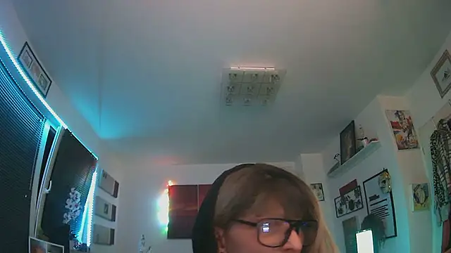 hellgirl1980 online show from October 19, 2025, 7:58 pm