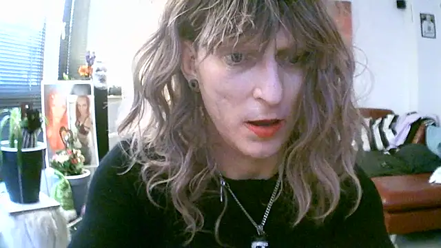 hellgirl1980 online show from November 1, 2025, 1:35 pm