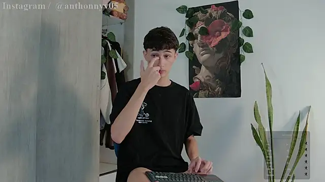 anthonny 05 online show from September 27, 2025, 9:25 am