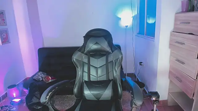 Nikkita Dragon online show from November 19, 2025, 2:11 am