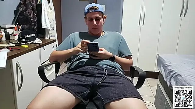 Snapshot of vinialnc chatting on October 4, 2025, 12:30 am vinialnc online show from October 4, 2025, 12:30 am