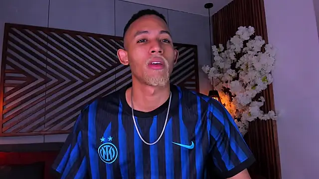 B Wild online show from November 19, 2025, 4:01 am