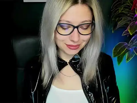 Snapshot of loveHeidi chatting on September 18, 2025, 4:25 am loveHeidi online show from September 18, 2025, 4:25 am