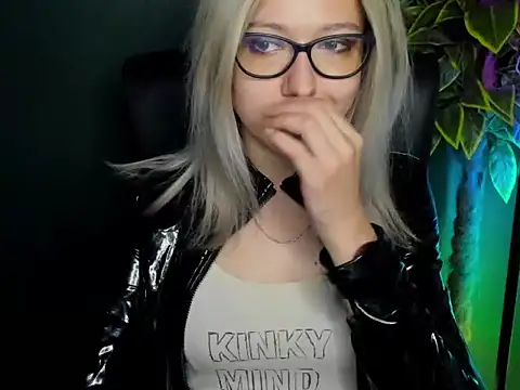 Snapshot of loveHeidi chatting on September 29, 2025, 6:18 am loveHeidi online show from September 29, 2025, 6:18 am