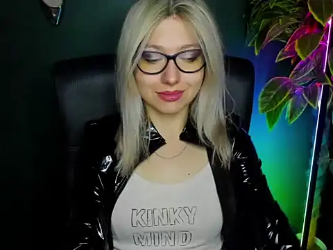 Snapshot of loveHeidi chatting on October 1, 2025, 4:29 am loveHeidi online show from October 1, 2025, 4:29 am