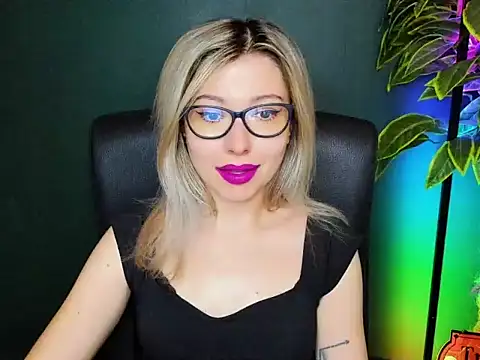 Snapshot of loveHeidi chatting on November 10, 2025, 7:29 am loveHeidi online show from November 10, 2025, 7:29 am