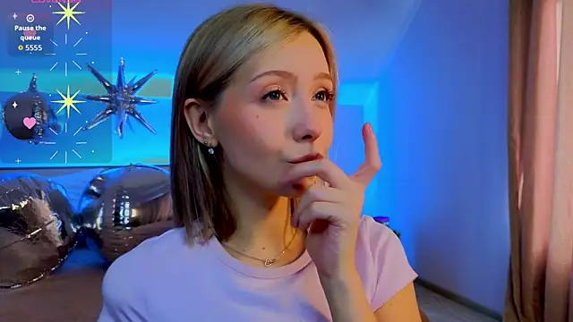 LumMina online show from April 5, 2026, 1:58 am