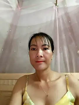 Snapshot of Yumyum_kiw chatting on September 18, 2025, 5:42 am Yumyum kiw online show from September 18, 2025, 5:42 am