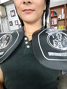 Snapshot of Yumyum_kiw chatting on September 29, 2025, 5:56 am Yumyum kiw online show from September 29, 2025, 5:56 am