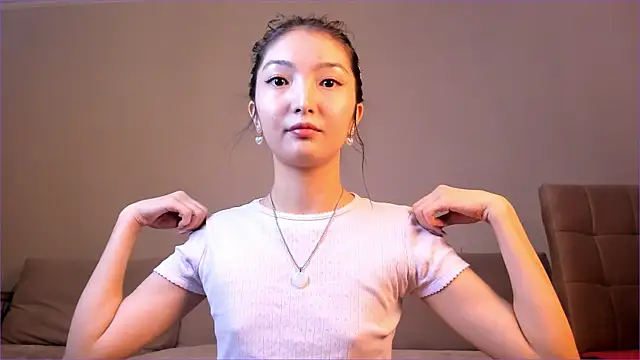 nooniemoon online show from October 5, 2025, 8:34 am