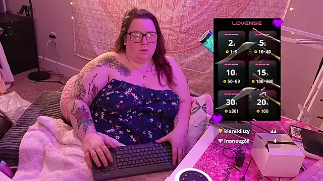 brookenicole3003 online show from April 15, 2026, 1:56 am