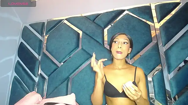 Lea Sweetly online show from November 4, 2025, 1:21 pm