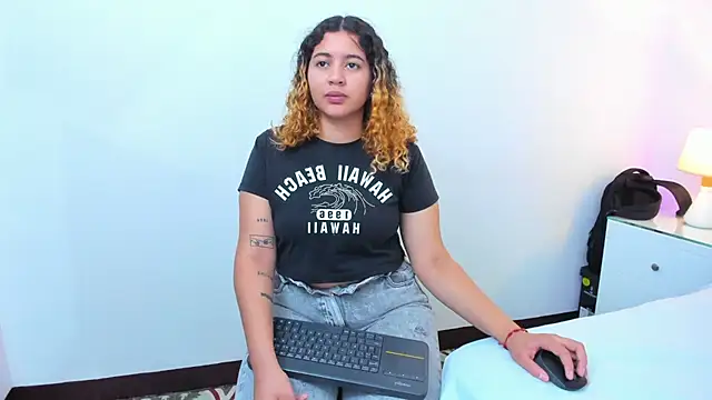 Goodgirlxll online show from September 10, 2025, 3:06 am