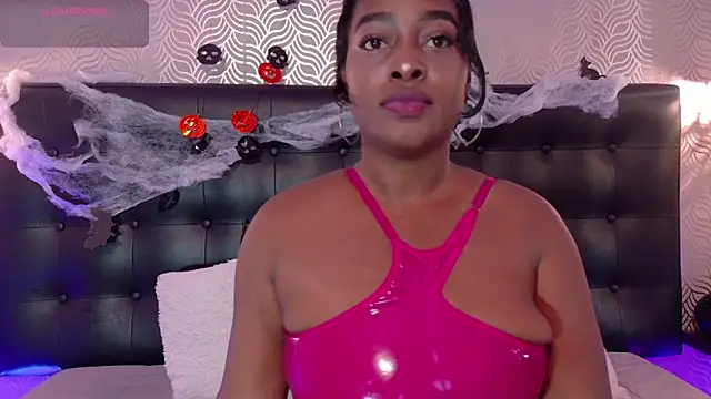 Snapshot of NaiaraMasson_ chatting on October 18, 2025, 12:06 pm NaiaraMasson online show from October 18, 2025, 12:06 pm