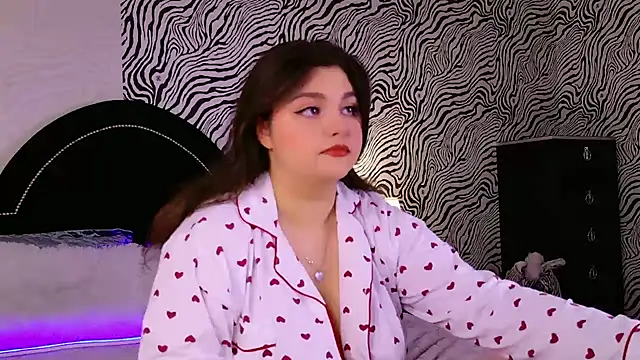 UR BELLA online show from November 8, 2025, 11:21 am