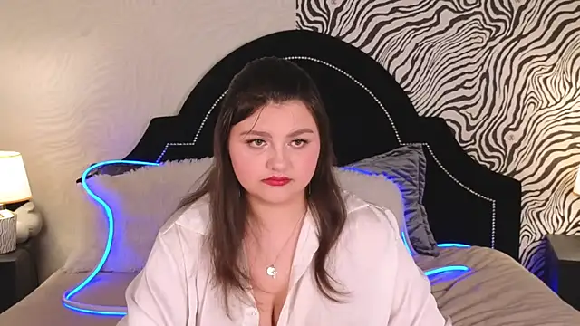 UR BELLA online show from November 11, 2025, 3:56 pm