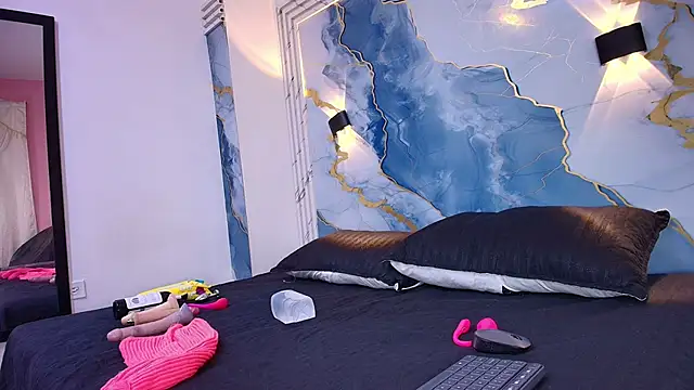 Evelin thompsson online show from September 25, 2025, 3:10 am