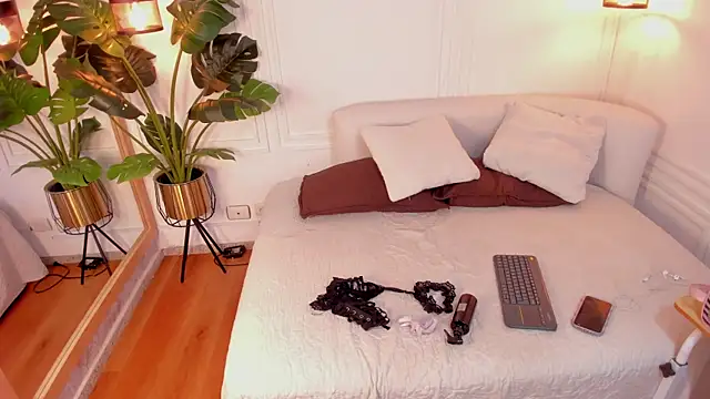 Dafne Hillss online show from December 18, 2025, 11:49 am