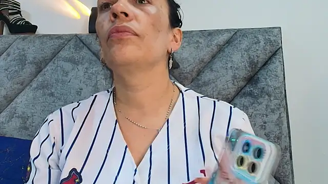 Shantey Laurent online show from November 22, 2025, 1:32 pm