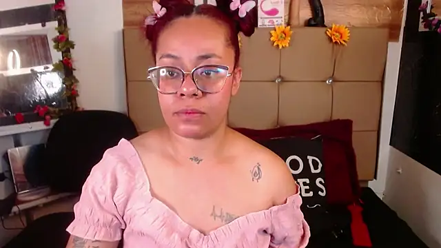 MIA  SPENCER online show from November 19, 2025, 6:30 pm