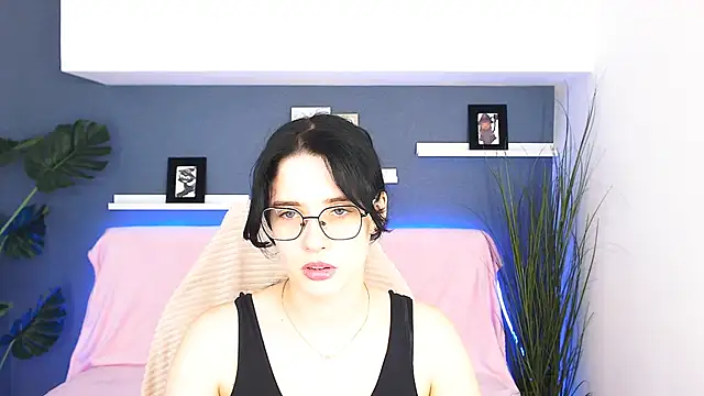 Charming Mysteriousss online show from October 13, 2025, 12:38 pm