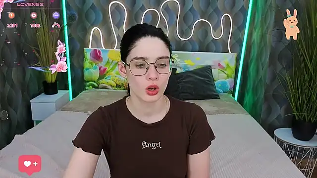 Charming Mysteriousss online show from April 6, 2026, 1:12 pm