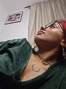 carolinerue online show from March 26, 2026, 5:02 am