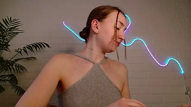 Snapshot of WhitePrincessLuna chatting on February 11, 2026, 2:22 pm WhitePrincessLuna online show from February 11, 2026, 2:22 pm