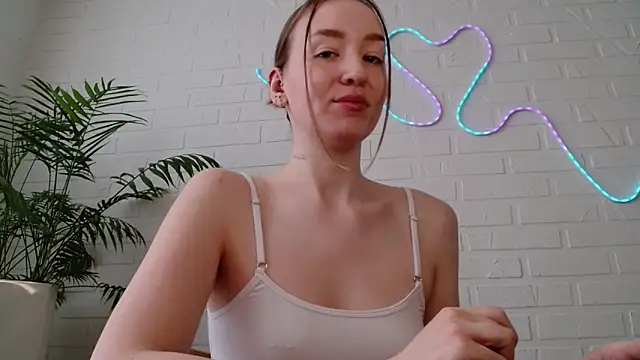 Snapshot of WhitePrincessLuna chatting on February 19, 2026, 10:00 am WhitePrincessLuna online show from February 19, 2026, 10:00 am