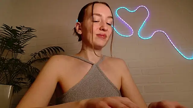 Snapshot of WhitePrincessLuna chatting on March 6, 2026, 4:14 pm WhitePrincessLuna online show from March 6, 2026, 4:14 pm