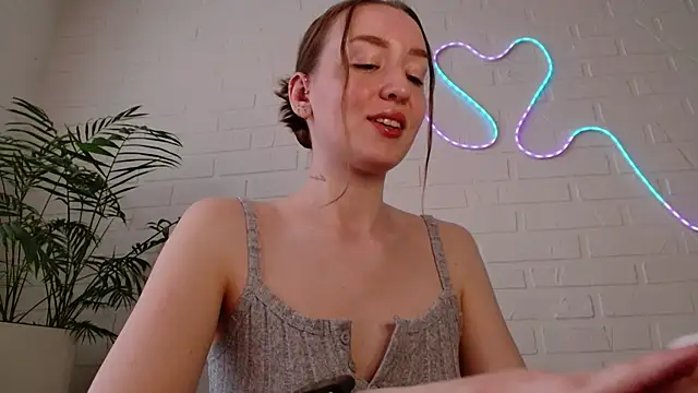 Snapshot of WhitePrincessLuna chatting on April 12, 2026, 12:10 pm WhitePrincessLuna online show from April 12, 2026, 12:10 pm