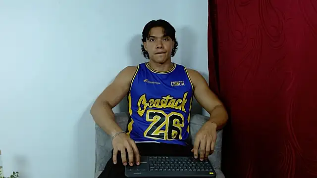 Snapshot of adriel_escalante chatting on October 3, 2025, 1:35 am adriel escalante online show from October 3, 2025, 1:35 am