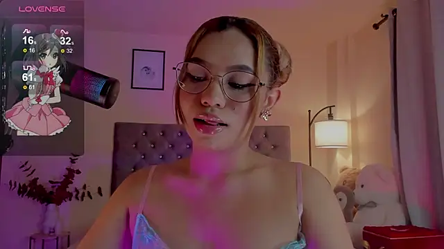 Snapshot of OxanaFedorova1- chatting on December 13, 2025, 7:53 pm OxanaFedorova1- online show from December 13, 2025, 7:53 pm