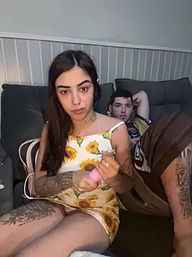 Snapshot of Bbzinha_18 chatting on November 4, 2025, 4:00 am Bbzinha 18 online show from November 4, 2025, 4:00 am