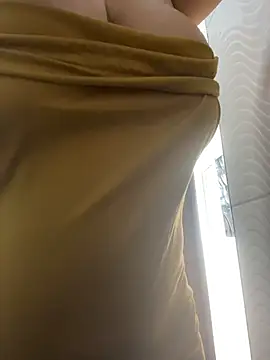 Snapshot of rhizanthella_ chatting on October 23, 2025, 7:56 pm rhizanthella online show from October 23, 2025, 7:56 pm