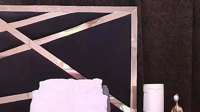 Snapshot of luna_brown7 chatting on February 12, 2026, 7:25 am luna brown7 online show from February 12, 2026, 7:25 am